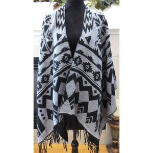 rue21 Aztec Print Shawl/Wrap  Balck & Gray  One Size  EUC